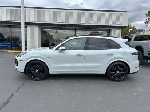Used 2022 Porsche Cayenne Turbo S w/ Assistance Package image 18