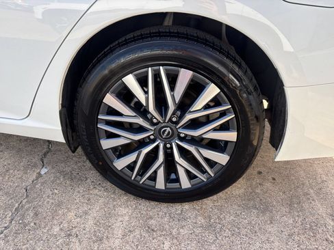 Used 2025 Nissan Altima 2.5 SV FWD image 29