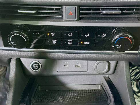 Used 2023 Nissan Rogue S image 23