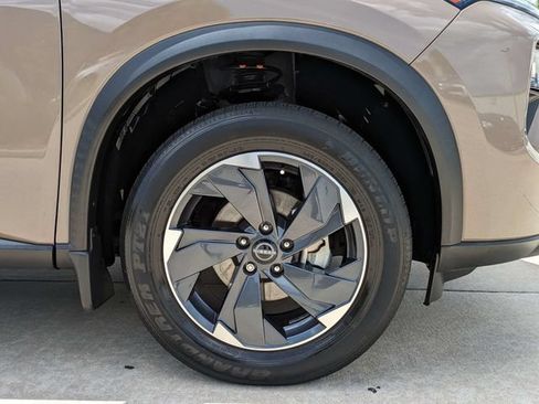 Used 2024 Nissan Rogue SV FWD image 11