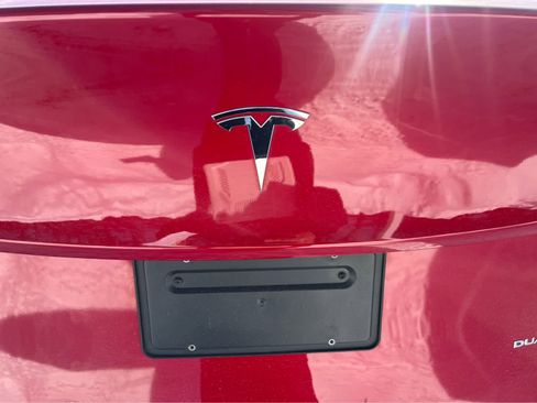 Used 2022 Tesla Model Y Long Range image 8