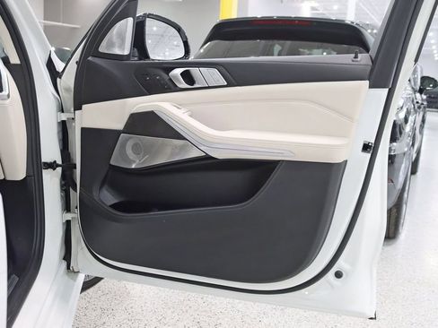 Used 2022 BMW ALPINA XB7 AWD/4WD image 42