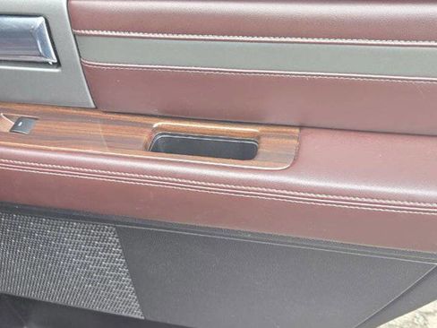 Used 2017 Ford Expedition Platinum image 16