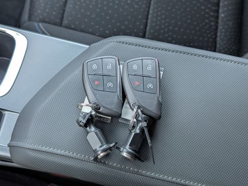 Used 2025 Chevrolet Equinox EV LT image 34