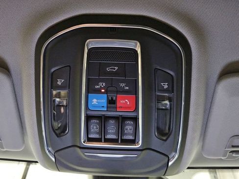 Used 2023 Jeep Grand Cherokee L Limited w/ Luxury Tech Group II AWD/4WD image 36