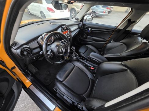 Used 2016 MINI Cooper 4-Door Hardtop image 15