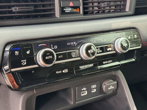 Used 2025 Honda Pilot Black Edition image 19