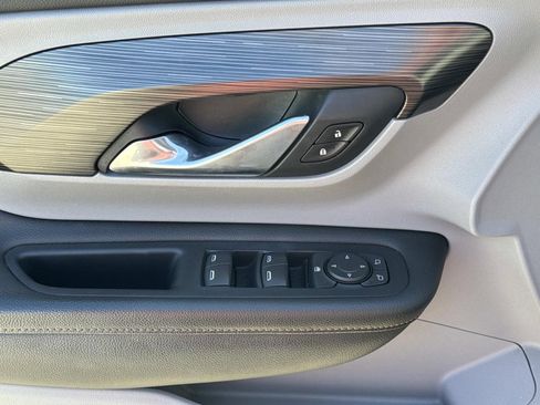 Used 2019 GMC Terrain SLT image 19