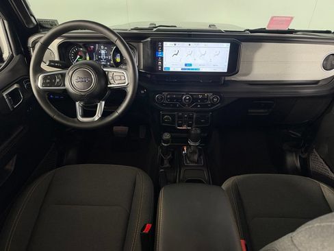 Used 2025 Jeep Wrangler Unlimited Sahara AWD/4WD image 13
