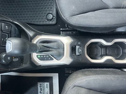 Used 2017 Jeep Renegade Latitude image 18