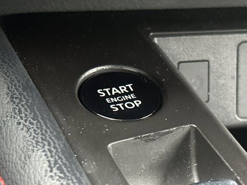 Used 2025 Nissan Kicks SR image 22