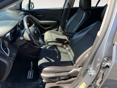 Used 2019 Chevrolet Trax LT w/ LT Convenience Package FWD image 10