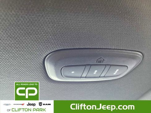 Certified 2018 Chrysler Pacifica Touring-L Plus image 32