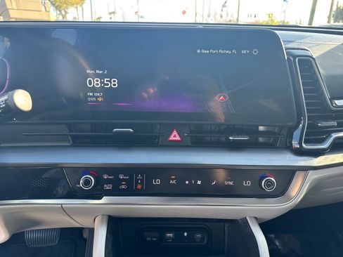 Used 2024 Kia Sportage EX image 18