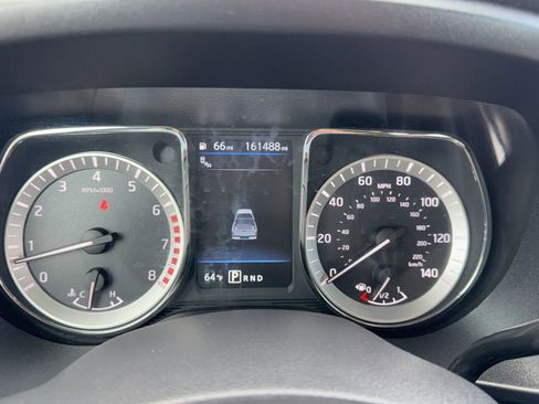 Used 2019 Nissan Titan SV w/ SV Convenience Package image 17