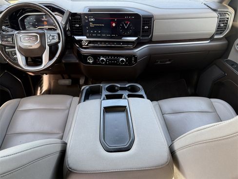 Used 2024 GMC Sierra 1500 SLT image 10