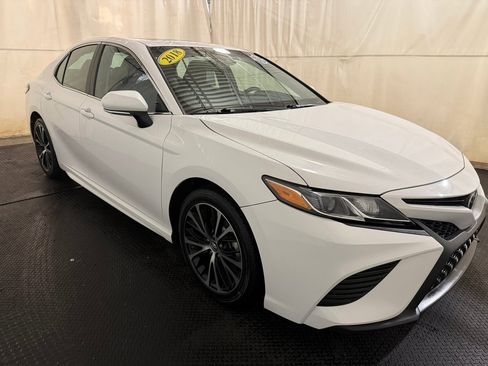 Used 2018 Toyota Camry SE image 14