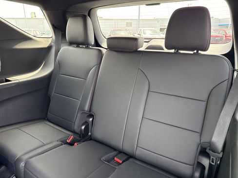 Used 2026 Chevrolet Traverse RS FWD image 32