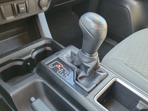 Used 2020 Toyota Tacoma SR w/ SR Convenience Package RWD image 28