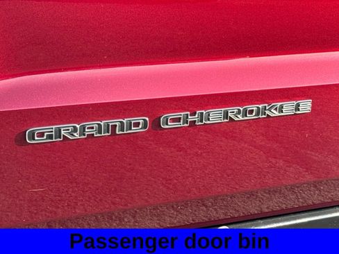 Used 2018 Jeep Grand Cherokee Limited AWD/4WD image 19