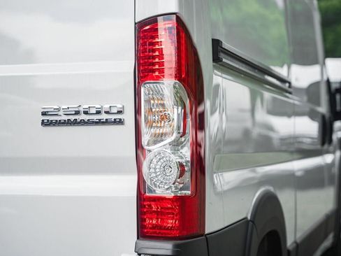 New 2025 RAM ProMaster 2500 w/ Quick Order Package 22G SLT image 6