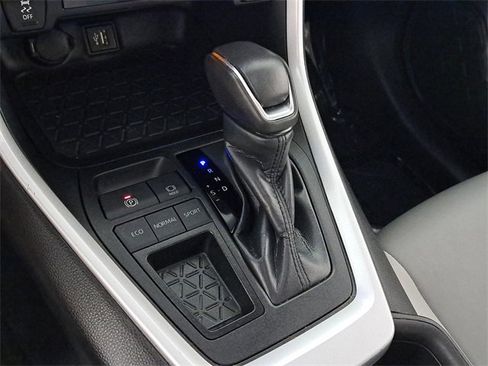 Used 2024 Toyota RAV4 XLE Premium image 31