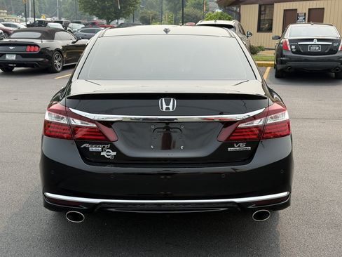 Used 2017 Honda Accord Touring image 7