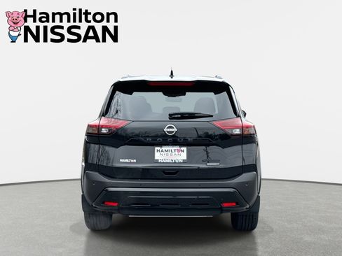 Used 2023 Nissan Rogue SV w/ SV Premium B Package image 3