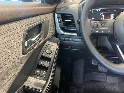 Certified 2023 Nissan Rogue SV FWD image 11