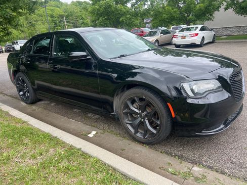 Used 2022 Chrysler 300 Touring w/ Sport Appearance Package RWD image 3