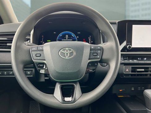 Used 2025 Toyota Camry LE image 16