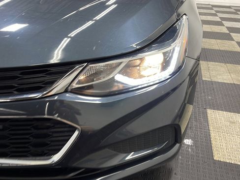 Used 2017 Chevrolet Cruze LT FWD image 24