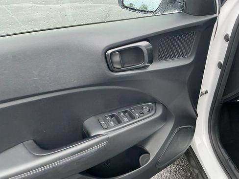 Certified 2023 Hyundai Venue Limited FWD image 16