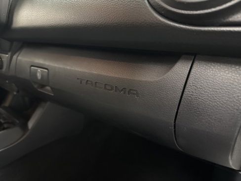 Used 2019 Toyota Tacoma SR image 9