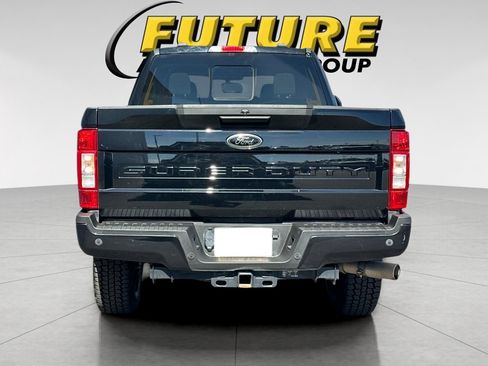 Certified 2022 Ford F250 XLT w/ Black Appearance Package AWD/4WD image 4