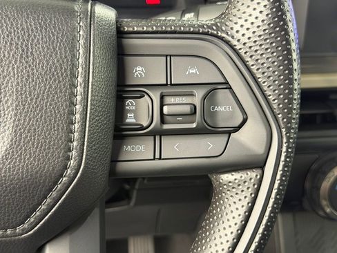 Used 2025 Toyota Tacoma SR5 AWD/4WD image 26