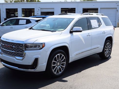 Certified 2023 GMC Acadia Denali w/ Denali Ultimate Package FWD image 5