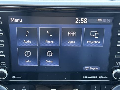 Used 2021 Toyota Highlander XLE AWD/4WD image 13