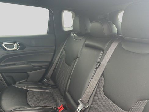 Used 2023 Jeep Compass Latitude w/ Convenience Group AWD/4WD image 17