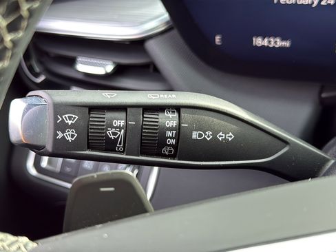 Used 2025 Buick Enclave Preferred image 15