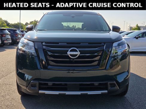 Used 2024 Nissan Pathfinder Platinum FWD image 2