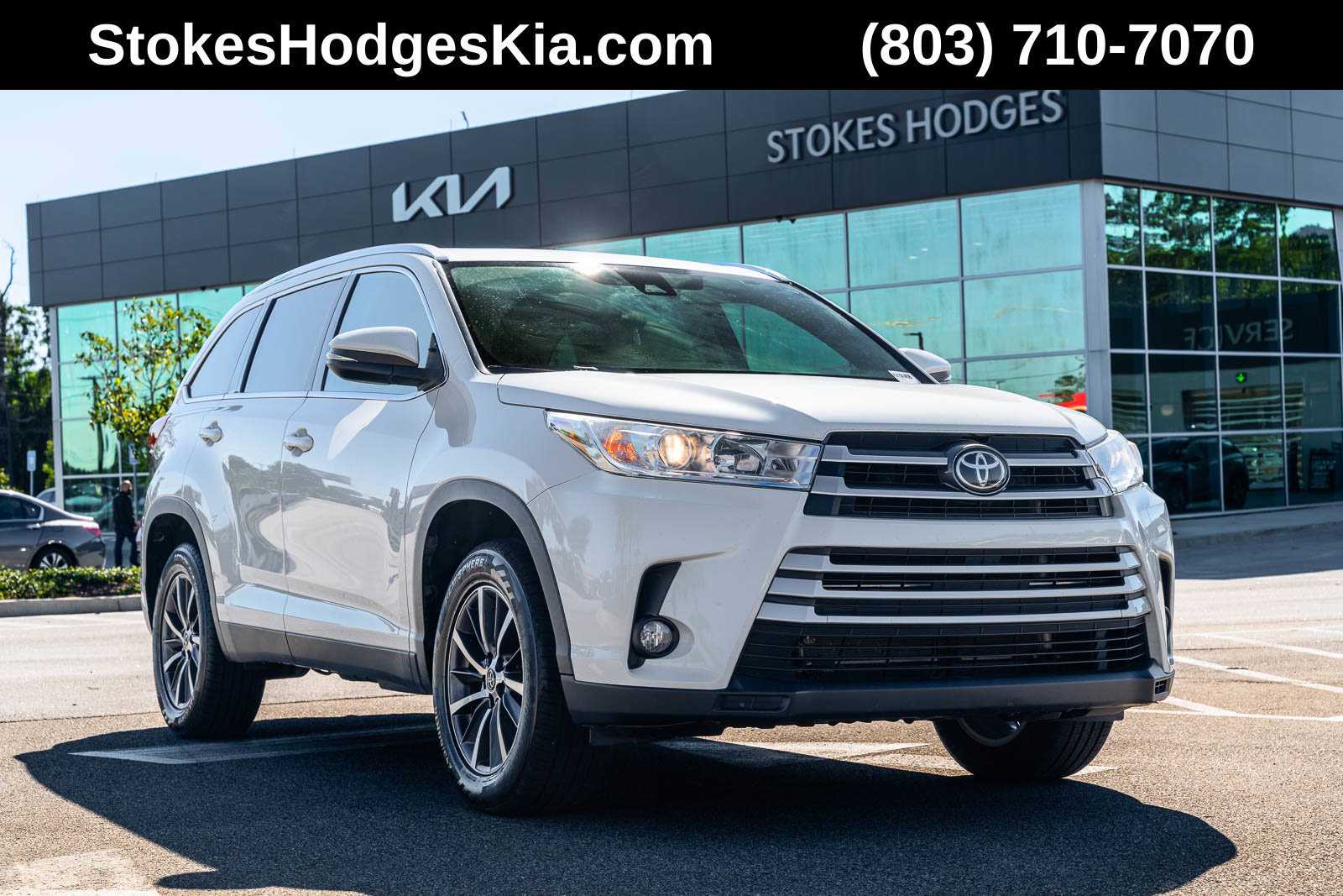 Used 2019 Toyota Highlander XLE FWD image 1