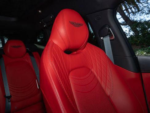 Used 2023 Aston Martin DBX image 22