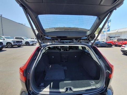 Used 2025 Volvo V60 B5 Cross Country Plus AWD/4WD image 24