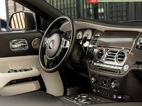 Used 2018 Rolls-Royce Wraith RWD image 58
