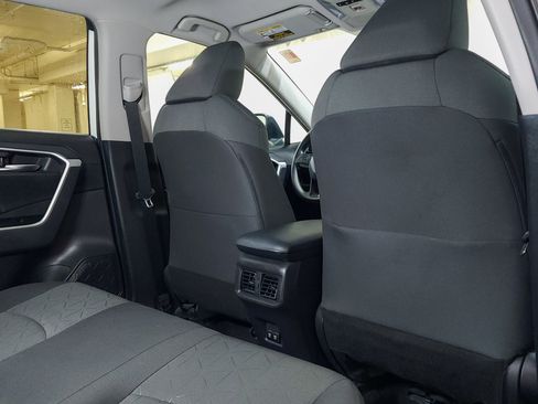 Used 2020 Toyota RAV4 XLE image 41