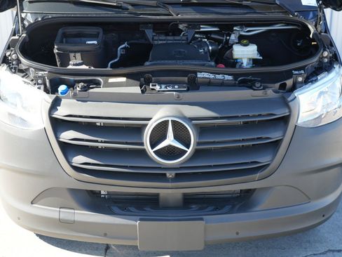 Used 2024 Mercedes-Benz Sprinter 2500 image 8