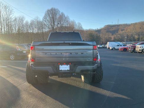 Used 2022 Ford F450 Platinum w/ FX4 Off-Road Package image 6