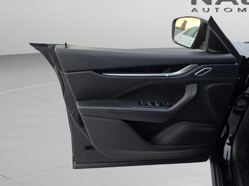 Used 2018 Maserati Levante image 11