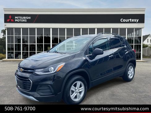 Used 2019 Chevrolet Trax LT w/ LT Convenience Package image 1